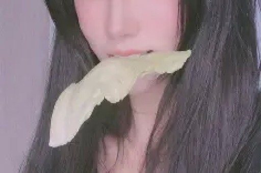 杨紫7月7日外网活动引发争议！网友批评其敏感度不足迪丽热巴受牵连